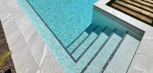 Choisir la mosaïque idéale pour votre piscine : couleurs et matériaux